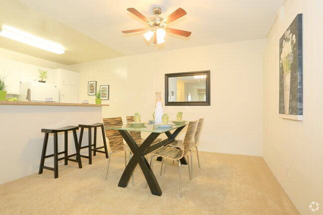 2Bedroom: Dining Room - Crestview Apartments