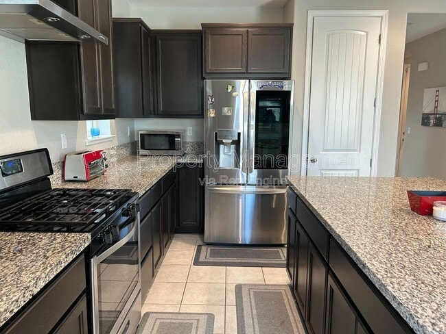 Photo - 5243 Comfrey St