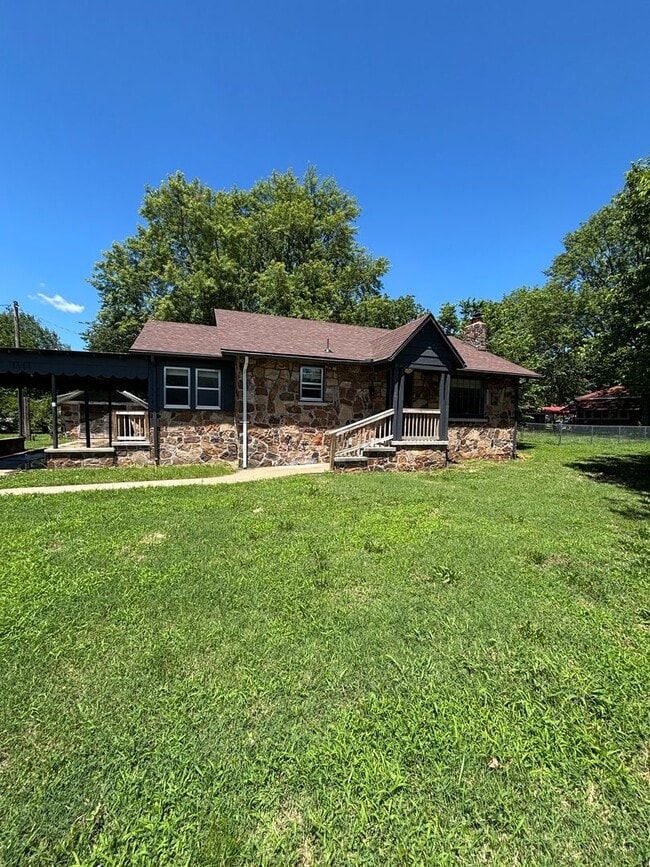 Building Photo - Charming 3-Bedroom Stone Home with Spacious Yard