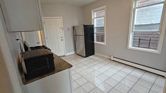 Photo - 166 Lexington Ave Unidad 2R