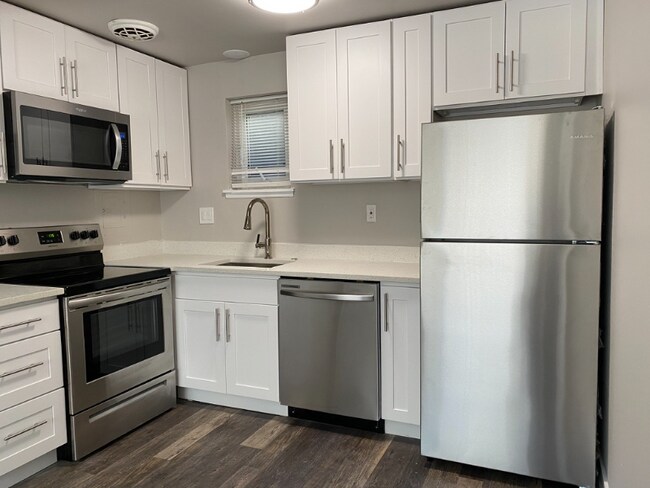 Building Photo - 1215 Queen Anne Ave N