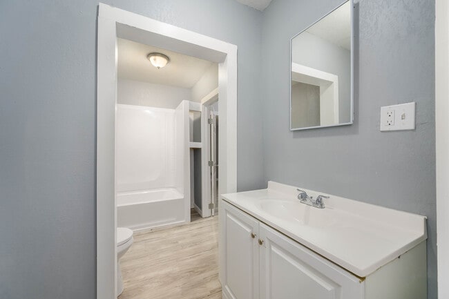 Photo - 407 W 6th Ave