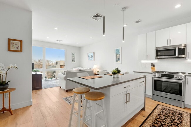 Photo - 420 W Broadway Condo Unit 405
