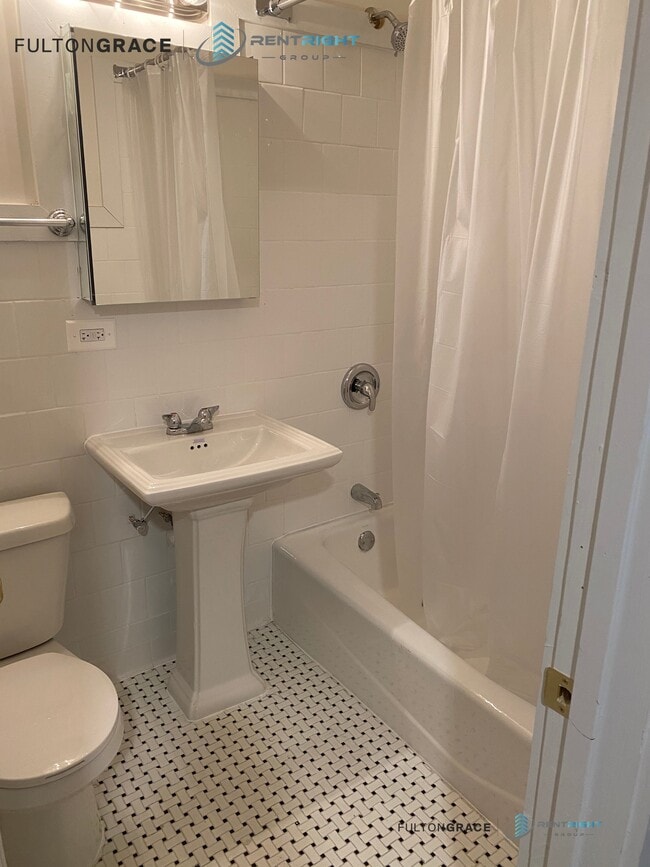 Building Photo - 845 W Agatite Ave Unit 845-3G