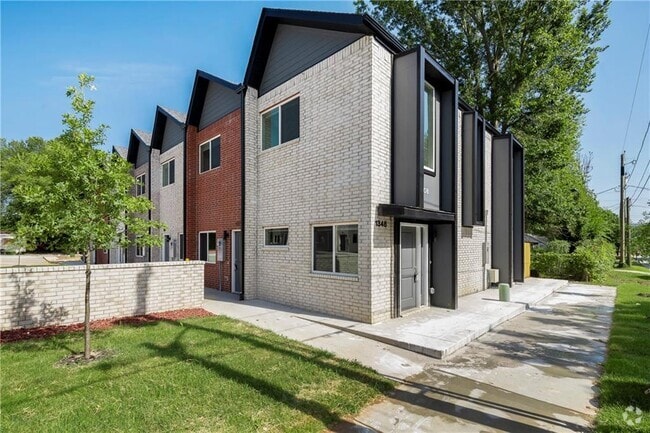 Building Photo - 1336 N West Ave Rental
