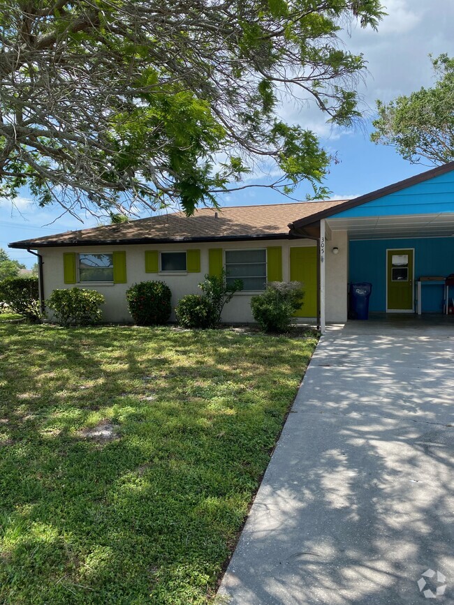 Building Photo - 305 Lantana Ave Unit Cozy duplex w carport Rental