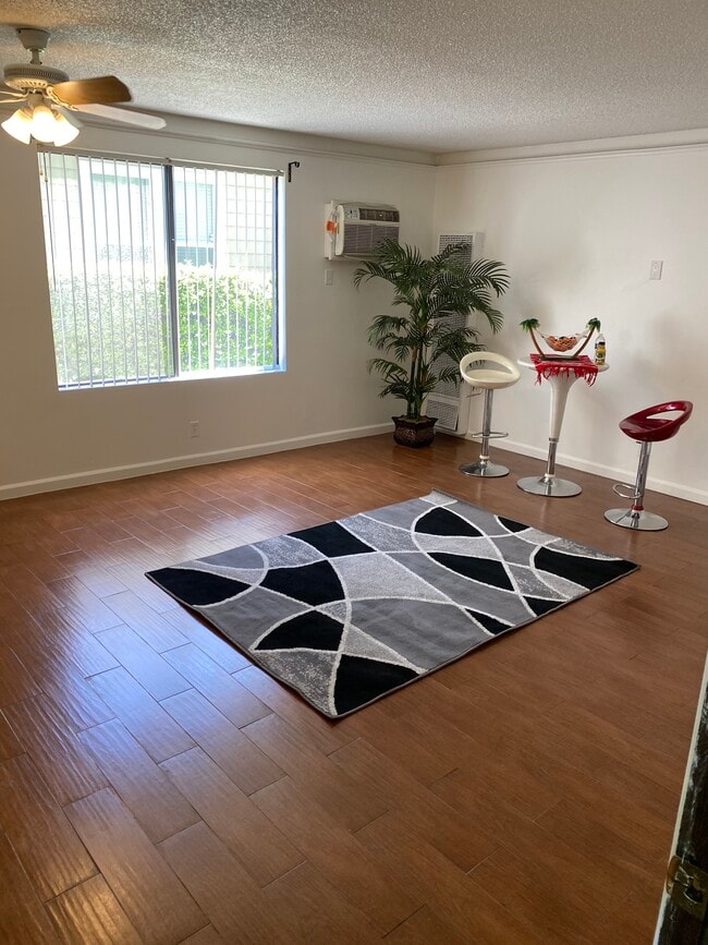 Photo - 1943 Vista Del Mar Ave