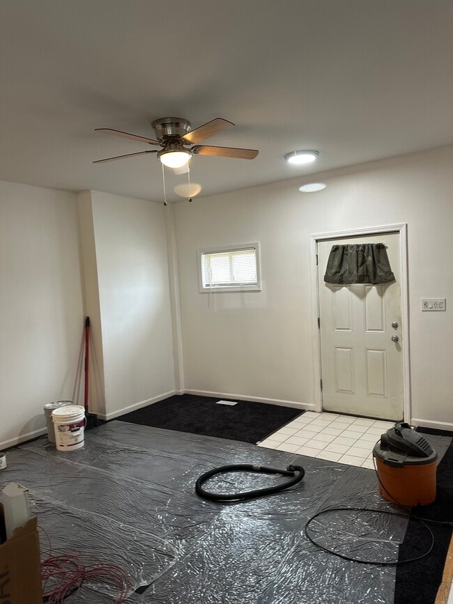 Building Photo - 5746 W 65th St Unit 1 front