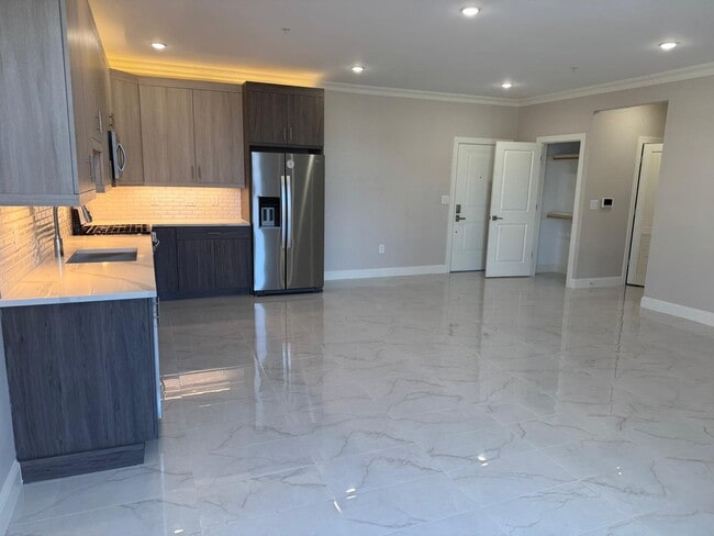 Photo - 580 North Ave