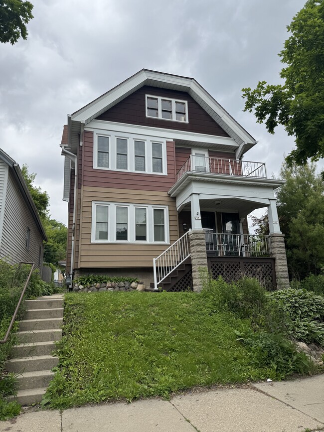Front of house - 2551 N Fratney St Casa Adosada