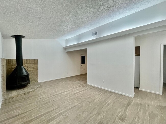 Photo - 1114/1116 Hazelton Unit 1114 Hazelton