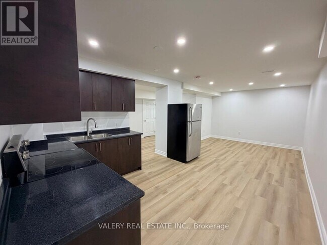 Photo - 1683 Moongate Crescent Unit Lower