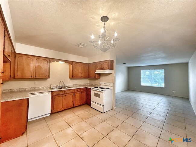 Photo - 1792 Kuehler Ave