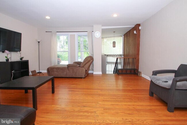Photo - 2734 W Country Club Rd