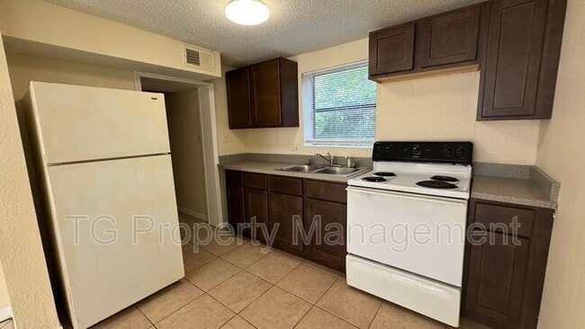 Photo - 2825 Moncrief Rd