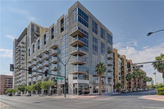 Building Photo - 353 E Bonneville Ave