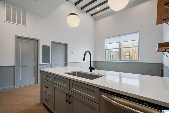 Building Photo - 2212 1st Ave N Unit 420