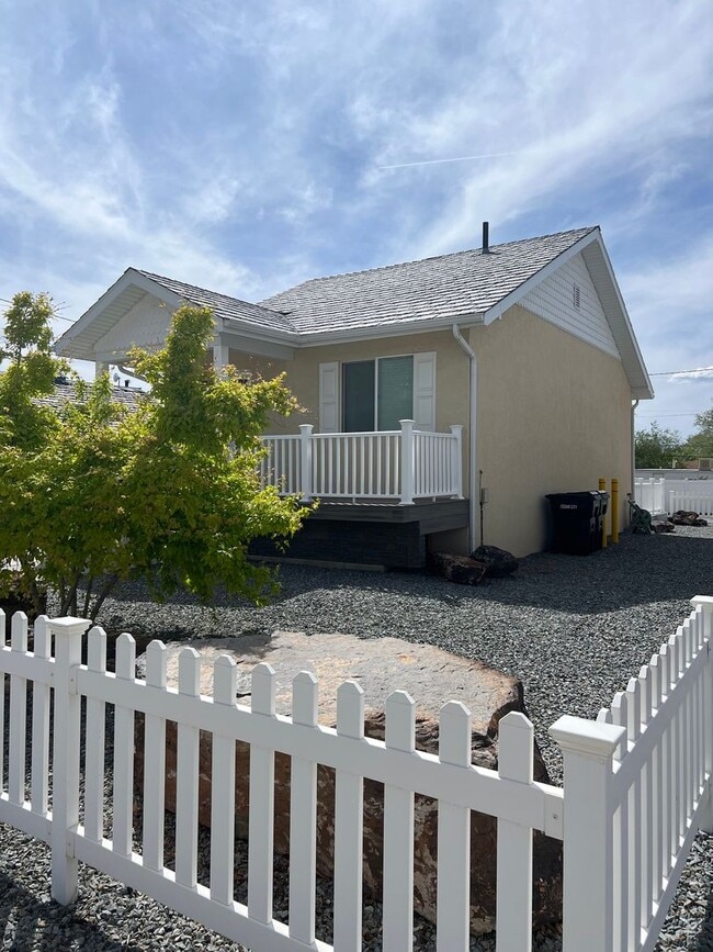 Building Photo - Home with Many Qualities! Commercial or residential