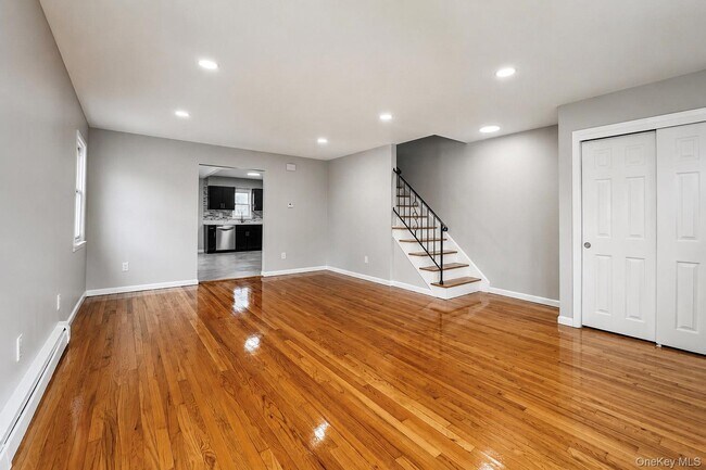 54 Farquhar Ave