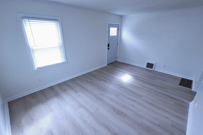 Photo - 787 Austin Ave