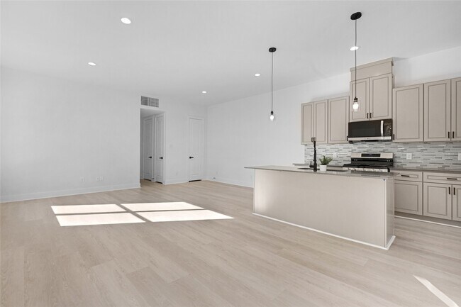 Photo - 7905 Cora St