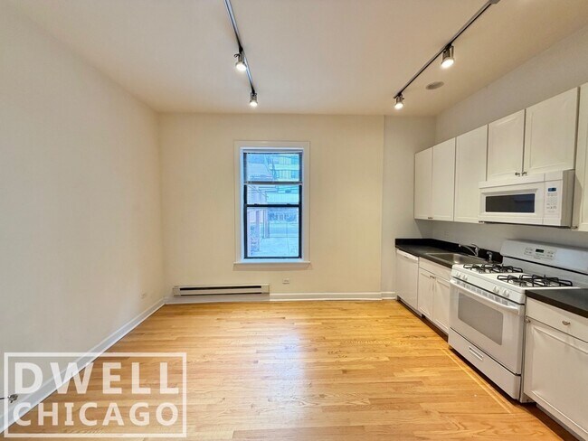 Building Photo - 4750 N Sheridan Rd Unit 1