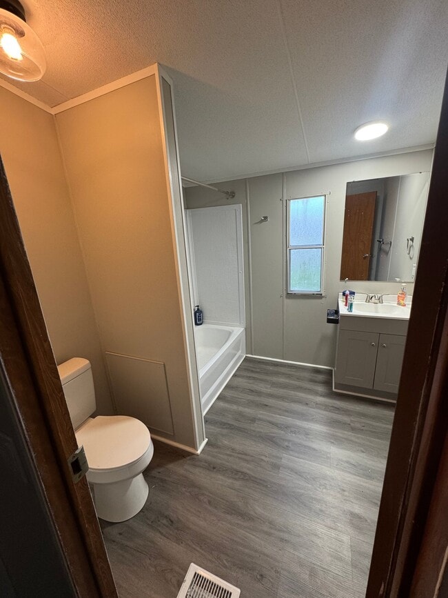 Photo - 26892 Horse St