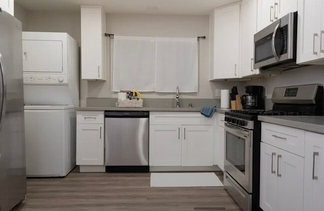 Photo - 6716 N Elman St Unidad apt 1