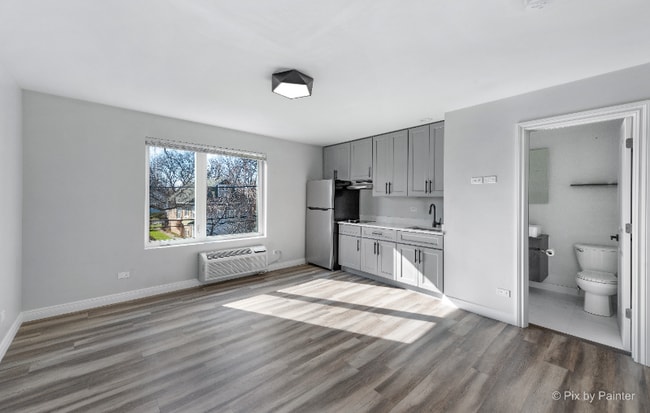 Photo - 114 W Green St Unit 209