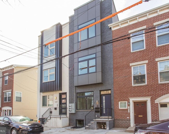 Building Photo - 1630 N Marshall St Unit 2