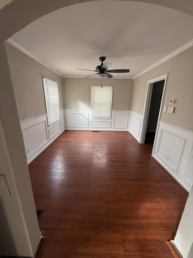 Photo - 2123 Linden Rd