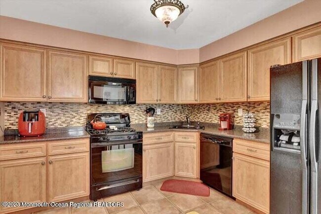 Photo - 35 Breakwater Square