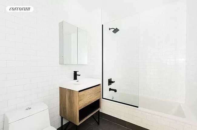 Photo - 1229 Putnam Ave