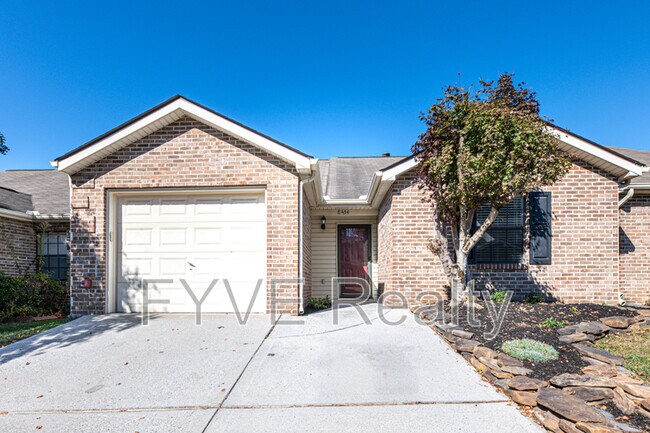 Photo - 8434 Norway St