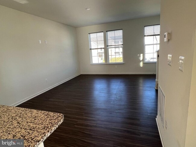 Photo - 220 Charterhouse St