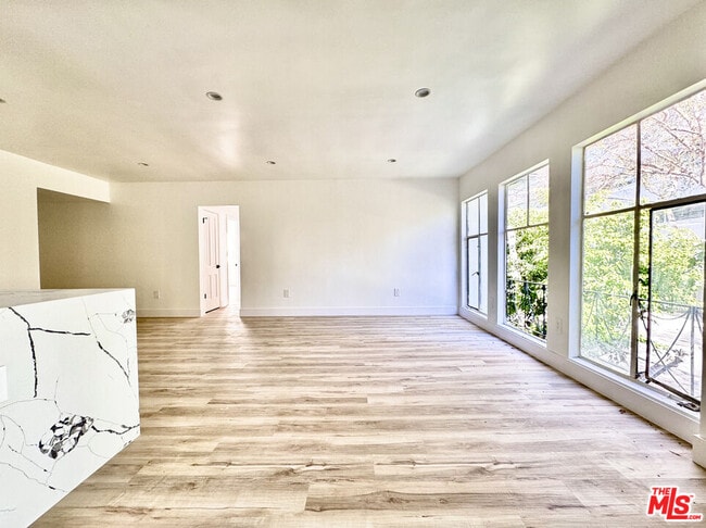 Photo - 121 Crescent Dr Unit D