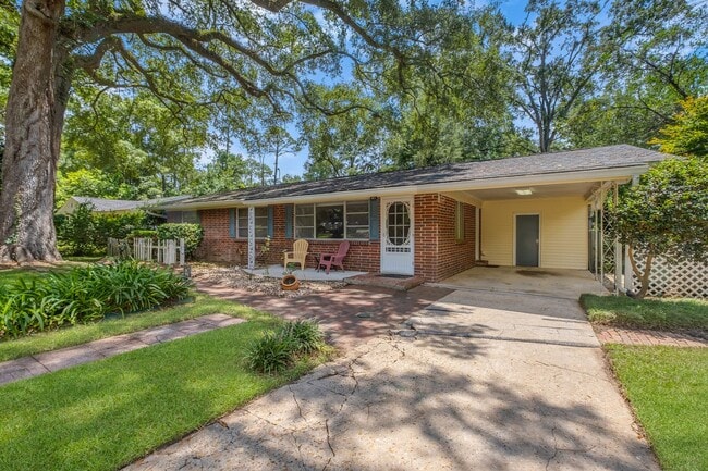 Photo - Stunning 3 Bedroom 2 Bathroom Mid-Century ...