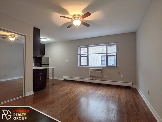 524 W Oakdale Ave