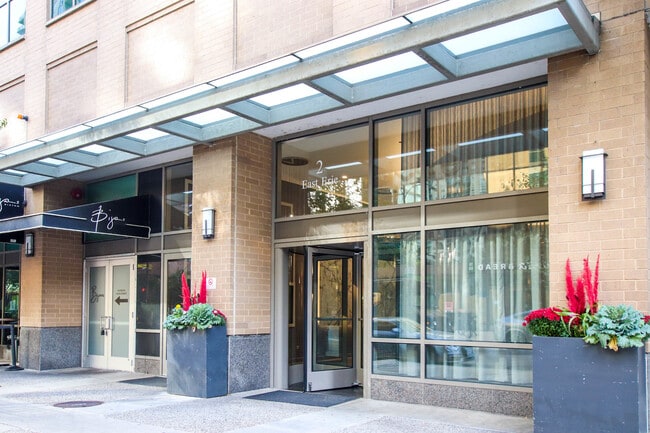 Building Photo - 2 E Erie St Unit 3501
