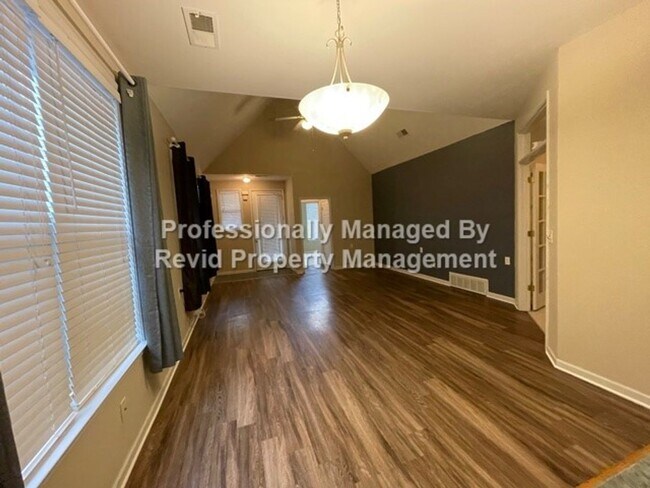 Photo - 2 bedroom Home in Harbor Town!!