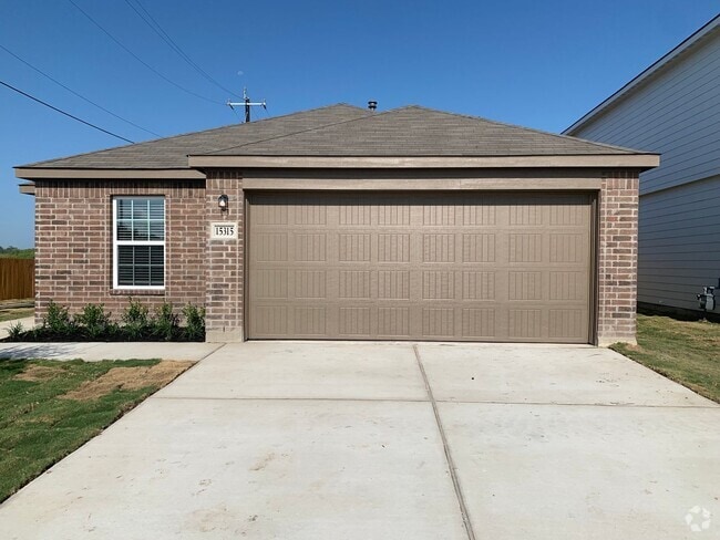 Building Photo - Brand new 4 bedroom, 2 bath home in the Pr...