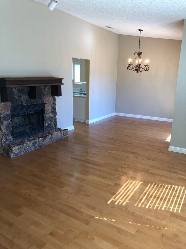 Photo - 1409 Elm St