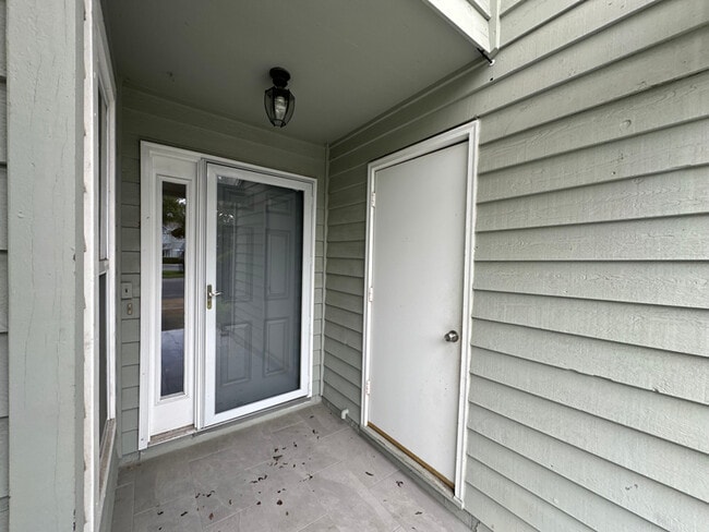 Photo - 16 Shadow Moss Pl