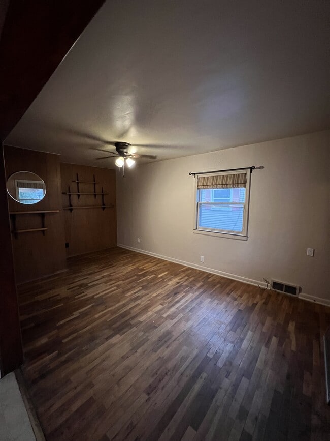 Photo - 740 Cawood St