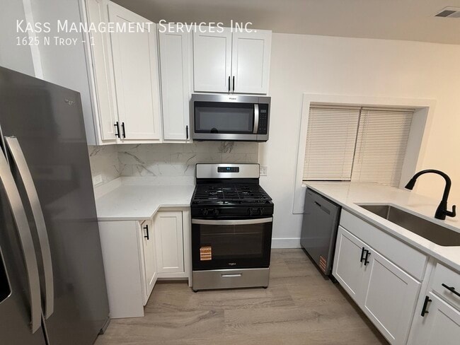 Photo - 1625 N Troy-1 Unidad 1