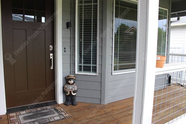 Photo - **Unfurnished** Spacious single-level 3 BR...