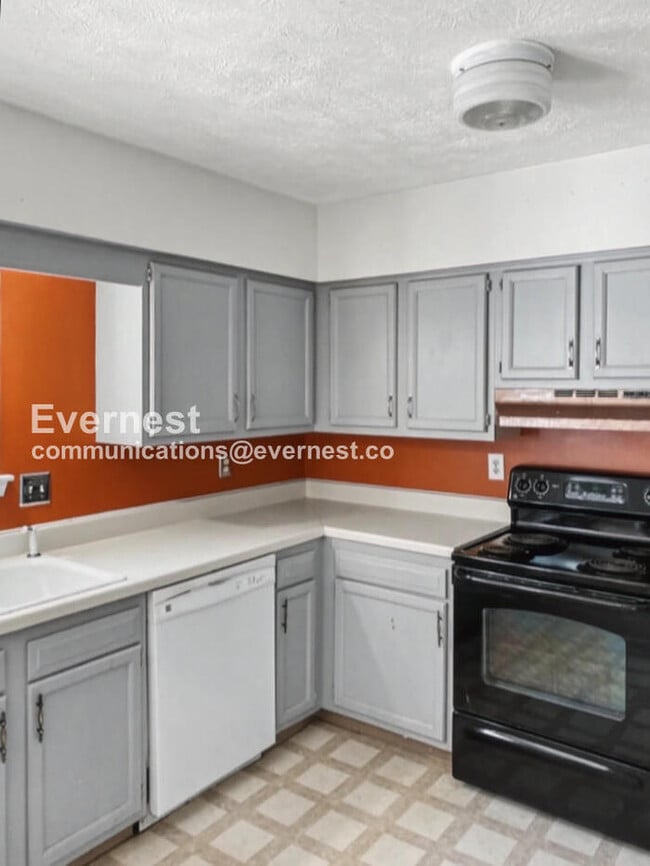 Building Photo - 1648 Skiffes Creek Cir