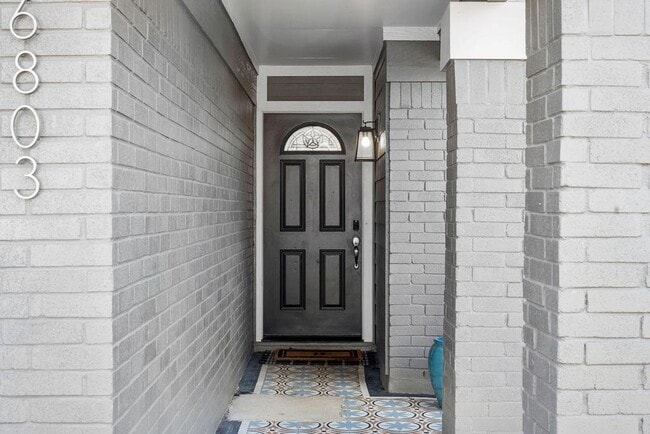 Photo - 6803 Castlekeep Way