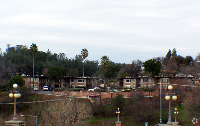 Court View Apartments - Court View Apartments