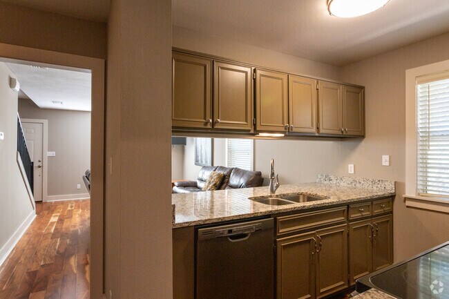 #1 3BR, 3BA-1500SF, Kitchen - Ashburn Hills